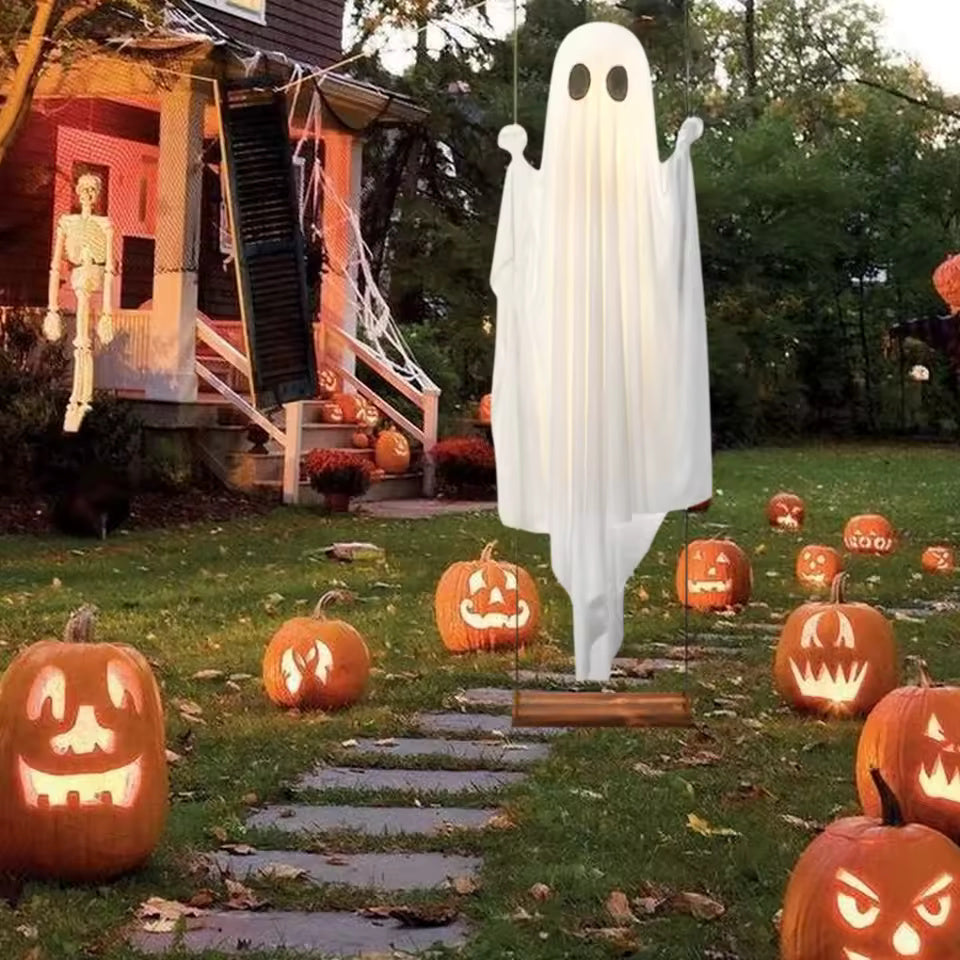 Light-Up Swinging Ghost – Outdoor Halloween Decor